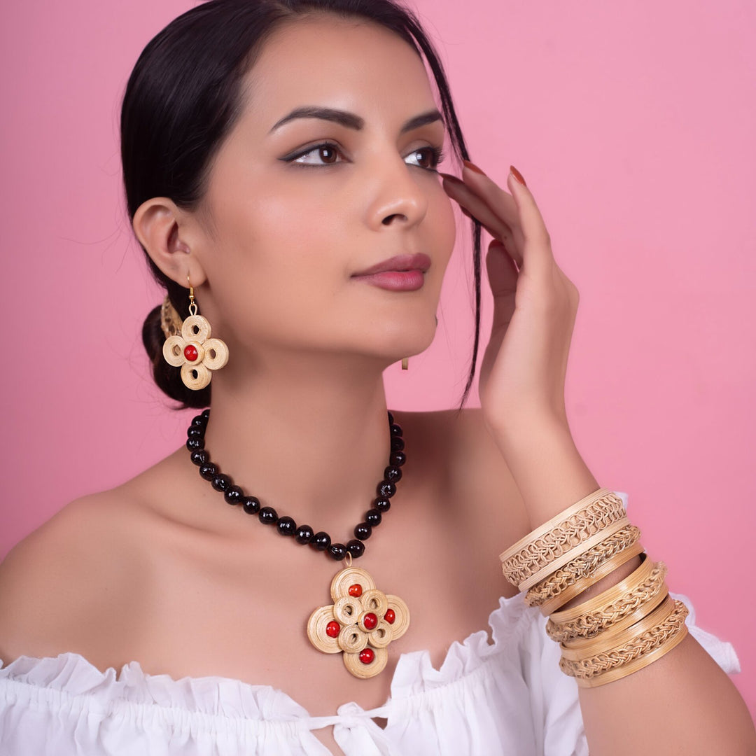NECKLACE-01