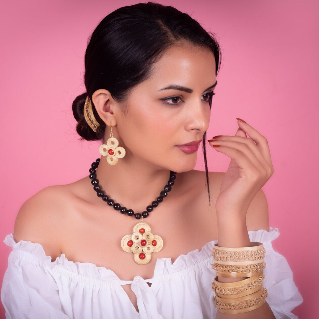 NECKLACE-01